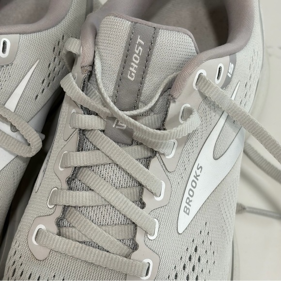 $60 Brooks Ghost 15 Women’s Athletic Running Shoe 8W  Bought Walking Light Grey - Picture 10 of 13